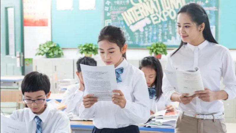 以某机构课程体系为例，该机构推出的《企业培训师资格证考试教材》具备以下特点：